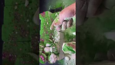 Oldie Neon Powder + Rich Buttery Chalk