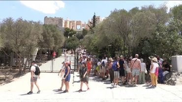 Tourist battle against the heat in Athens | AFP