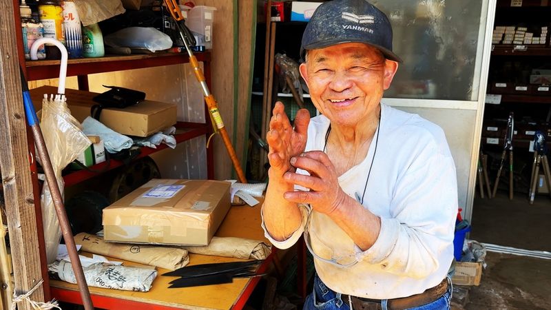 1000 Knives a Day. 69 Year old Japanese Blacksmith (Extended Cut)