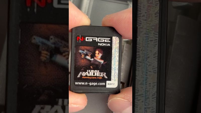 Playing Tomb Raider on Nokia N-GAGE QD #nokia