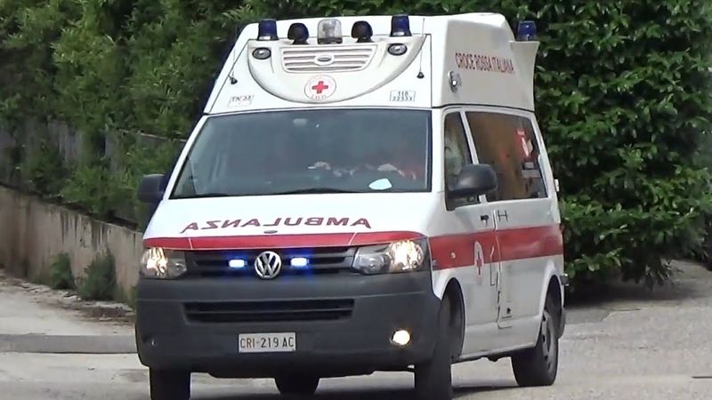 [PNEUMATICA] Partenza Ambulanza 225-33 Croce Rossa Comitato di Trento - Gruppo di Lavis in sirena