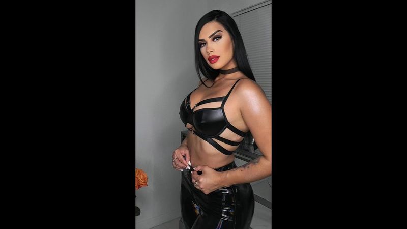 Curvy Fashion Influencer Vs. - Meet Sara X Sharlin X Vero - Body Positivity Leggings Model Battle