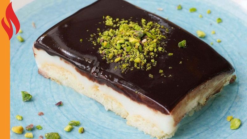 Çikolata Soslu Kedidili Tatlısı Tarifi | Nasıl Yapılır?