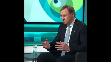 "Viens pret vieni" - ekonomists un LU rektors Gundars Bērziņš.