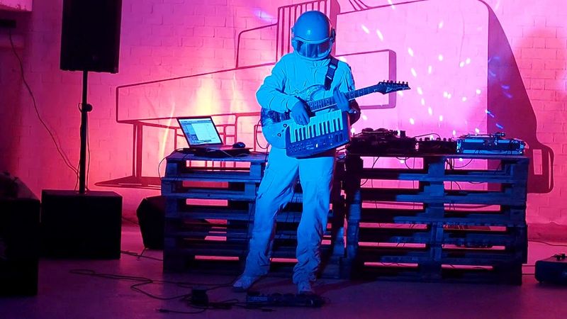 Endlessness is in simplicity (live)