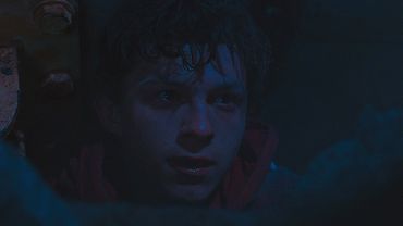 Человек Паук выбирается из-под завала. Человек-паук: Возвращение домой. 2017