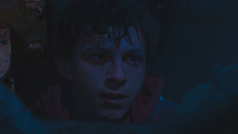 Человек Паук выбирается из-под завала. Человек-паук: Возвращение домой. 2017