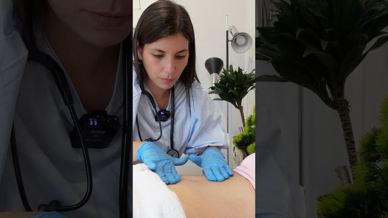 Valutazione addominale ASMR #suoniasmr #rilassati #suonidelsonno #videoasmr #gioco di ruolo #dott...