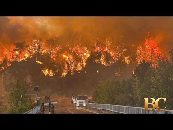 Greece: Wildfires continue to burn with danger mounting