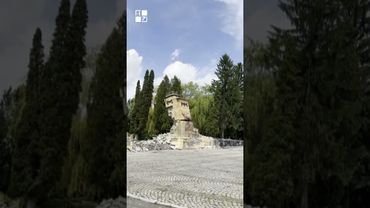 У Львові демонтували останню вхідну колону на Пагорбі Слави🇺🇦