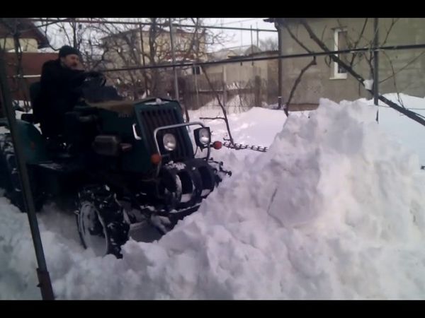 Минитрактор мерседес, уборка снега