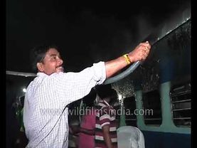 Un treno ha preso fuoco alla stazione di Delanga nel distretto di Puri, nell'Odisha