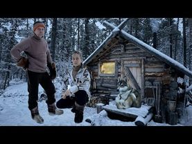 живём с дочкой в избушке на лесном озере...