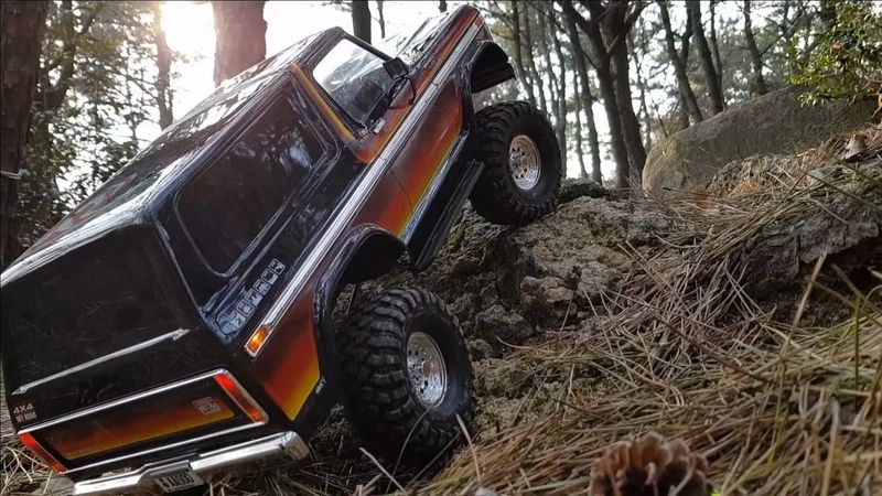 Traxxas TRX4 Bronco Mountain Trail(100mm Shock)