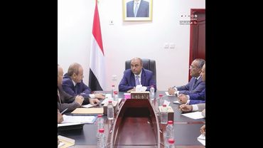 رئيس الحكومة يوجه بصرف المستحقات المتأخرة لطلاب اليمن بالخارج