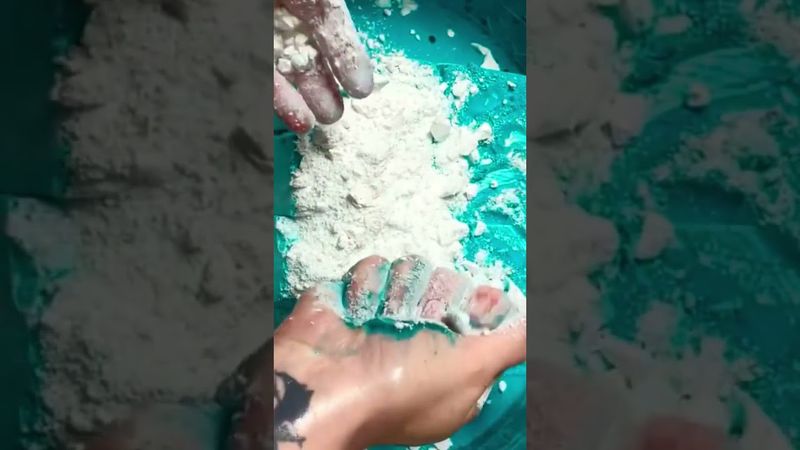 Fresh Chalk with Teal Chalk Powder