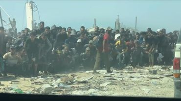 Crowds of Palestinians meet UN aid convoy in southern Gaza Strip | AFP