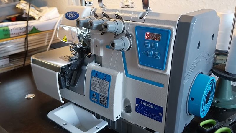 Пром оверлок Honkon в работе - изготовление чехлов / типа стрим