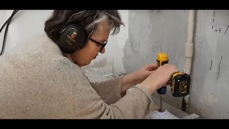 Как мы поставили столешницу.