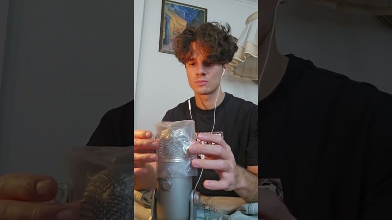 ASMR gentle(ish) mic tapping and brain melting crinkles to relax your soul✨️😴