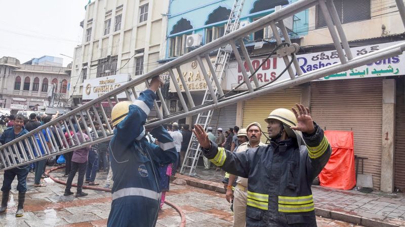 Пожар в здании в Хайдарабаде: 17 погибших