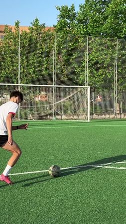 Как правильно бить по воротам ⚽️🔥 #футболист #футбол #футбольчик #фут...