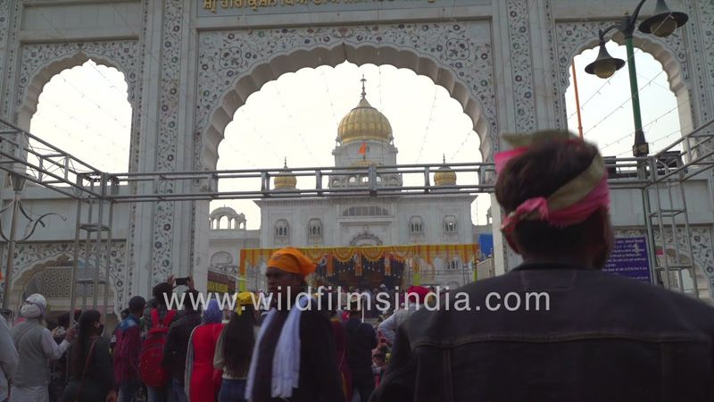 The weekend crowd of devotees at Bangla Sahib Gurudwara New Delhi