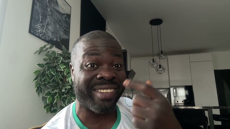 Нигга офигел когда он познакомился с Черным Квадратом Малевича 😅😯🤓