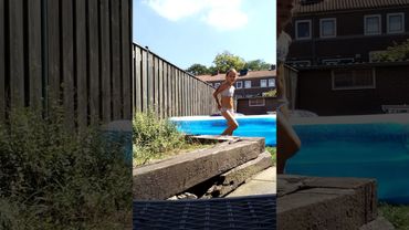 ZWEMMEN IN HET ZWEMBAD