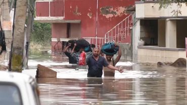 По пояс в воде: в Индии затопило город Бангалор