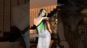 Tonight‘s dinner dress 🐍💚 yay or nay? #dance #outfit