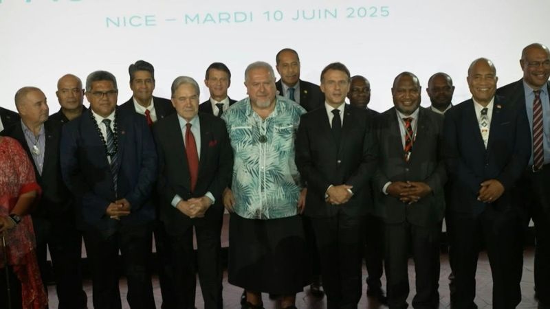 Family photo at France-Oceania summit | AFP