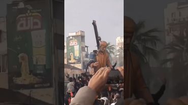 سقوط تمثال حافظ الأسد في اللاذقية