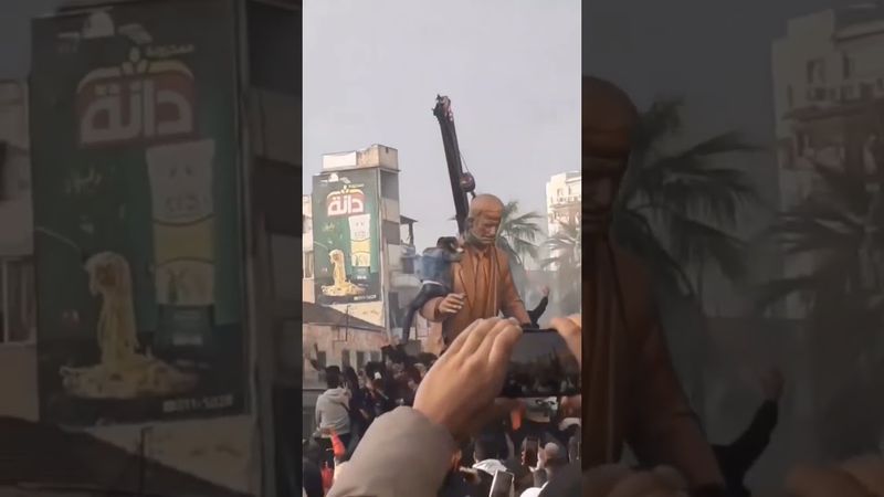 سقوط تمثال حافظ الأسد في اللاذقية