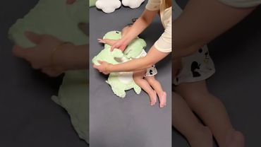 现在哄睡拍睡都太省妈了，真后悔没早点发现这个安抚抱枕，宝宝很喜欢，可以侧靠可以抱着，像妈妈抱着一样。#哄宝宝睡觉神器#婴儿安抚玩具#哄娃神器