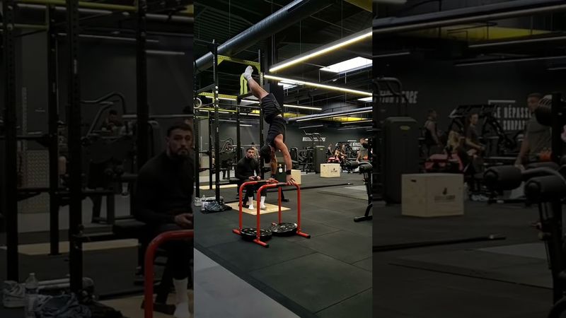 Réaction People at gym #youtube #motivation #youtubeshorts #sports #reaction #tiktok  #calisthenics