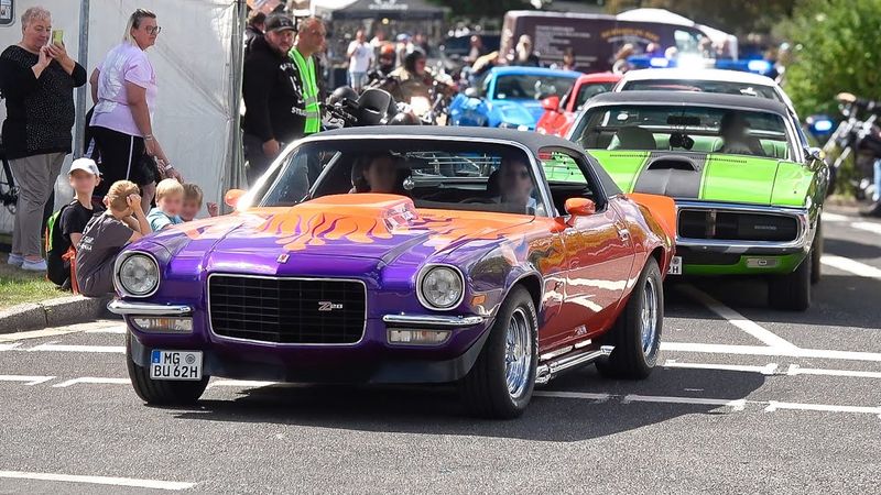 Classic US & Muscle Cars leaving a Car Show in Grefrath- Dodge Dart GT, Corvette C3 Wagon, Impala