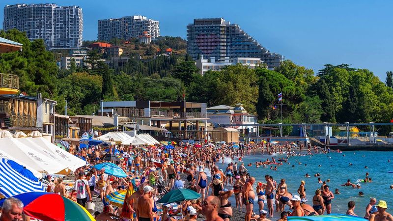 Алушта - Охота за Галькой и Одуванчиками. Выставка Авто в Мрии - это провал?