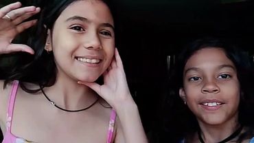 Tomando banho de piscina com amiga e com a minha prima