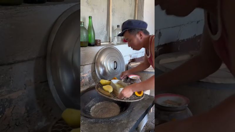 【八零彪子】農村生活|手工制作| 夏天实在太热，Bicycle Retrofit 东北小伙竟然将自行车改造成风扇？ #手工製作#記錄我的農村生活 #懷舊美好時光 #工艺品 #shorts