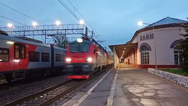 Электровоз ЭП20-018 со скоростным поездом "Невский Экспресс" "Москва-Санкт-Петербург".