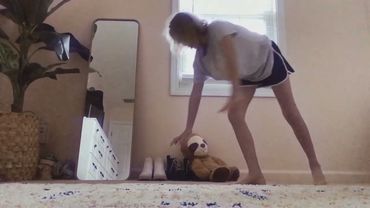 How To do A One Handed Cartwheel *Tips and tricks*