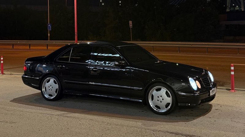 Очкарик в деле E55 AMG