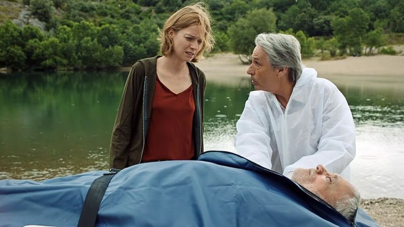 МЭР РАЙСКОГО ФРАНЦУЗСКОГО ГОРОДКА НАЙДЕН ПОВЕШЕННЫМ НА ПРОКЛЯТОМ МОСТУ! МОСТ ДЬЯВОЛА