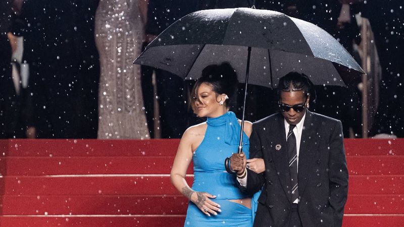 Зонтики, джинсы и шик: образы звёзд на красной дорожке Каннского кинофестиваля