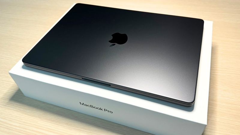 MacBook Pro M3 Pro Unboxing and Setup