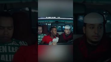 الشباب وهم يدبرون فلوس السفرة