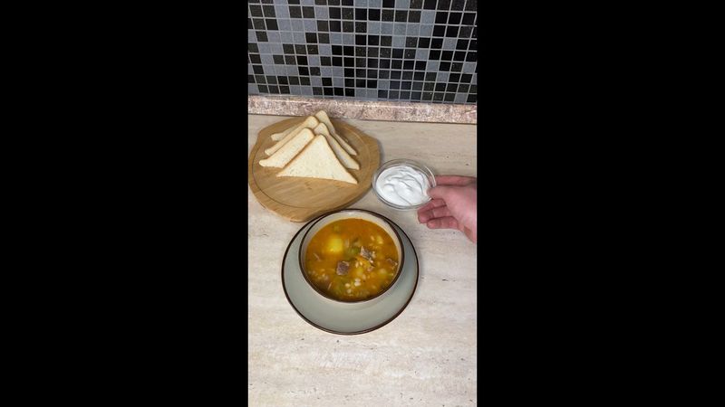 Какой обед без горячего?) Рассольник, как и обещал) Смотреть со звуком)