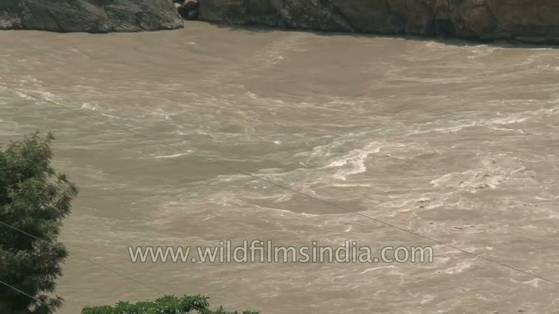 कर्णप्रयाग, उत्तराखंड में अलकनंदा और पिंडर नदी का संगम