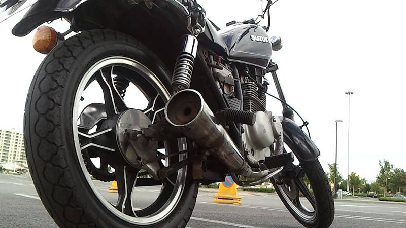 Suzuki GN125 start and rev exhaust sound